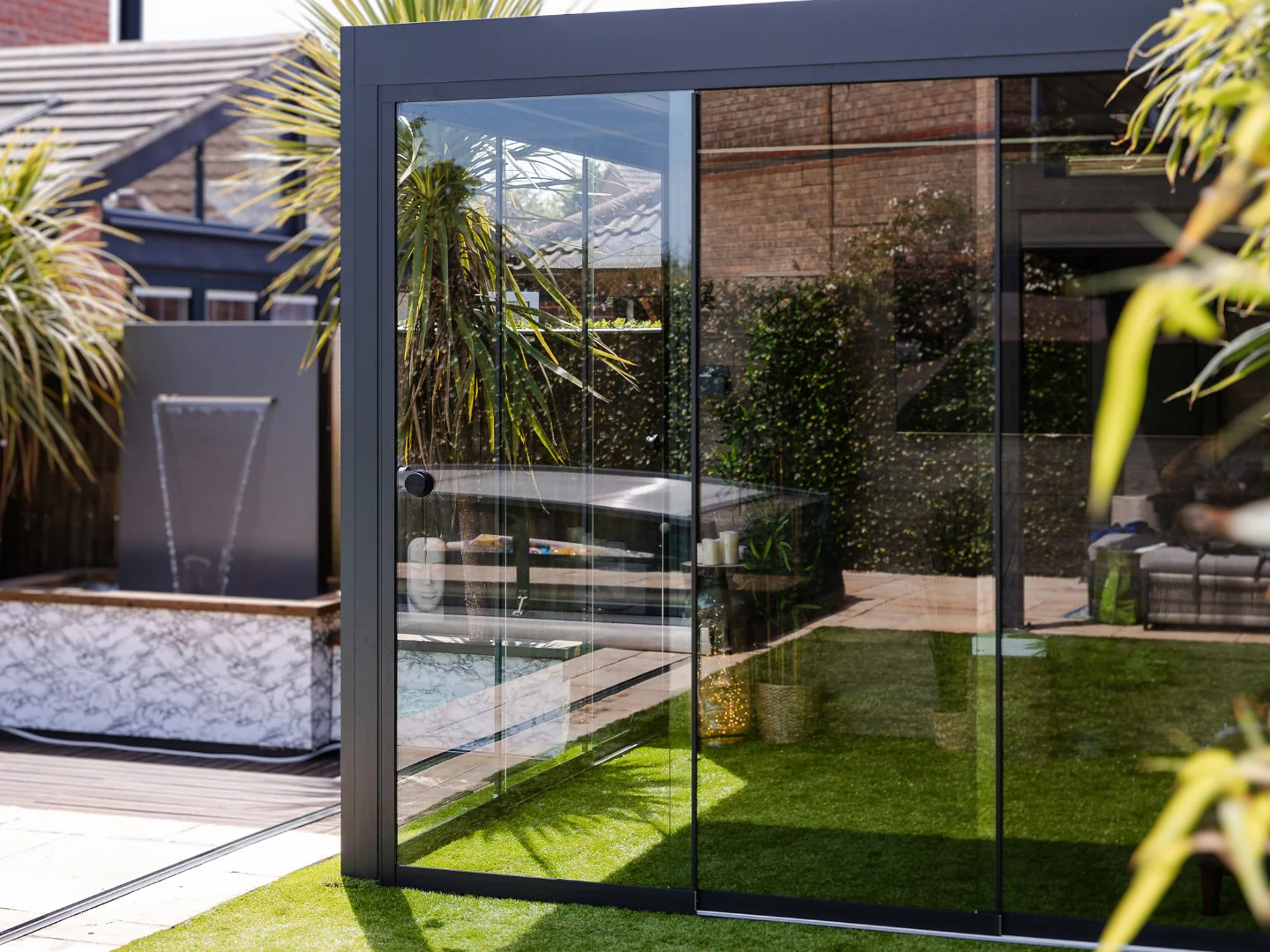 PERGOLUX Glass Wall - Image 4