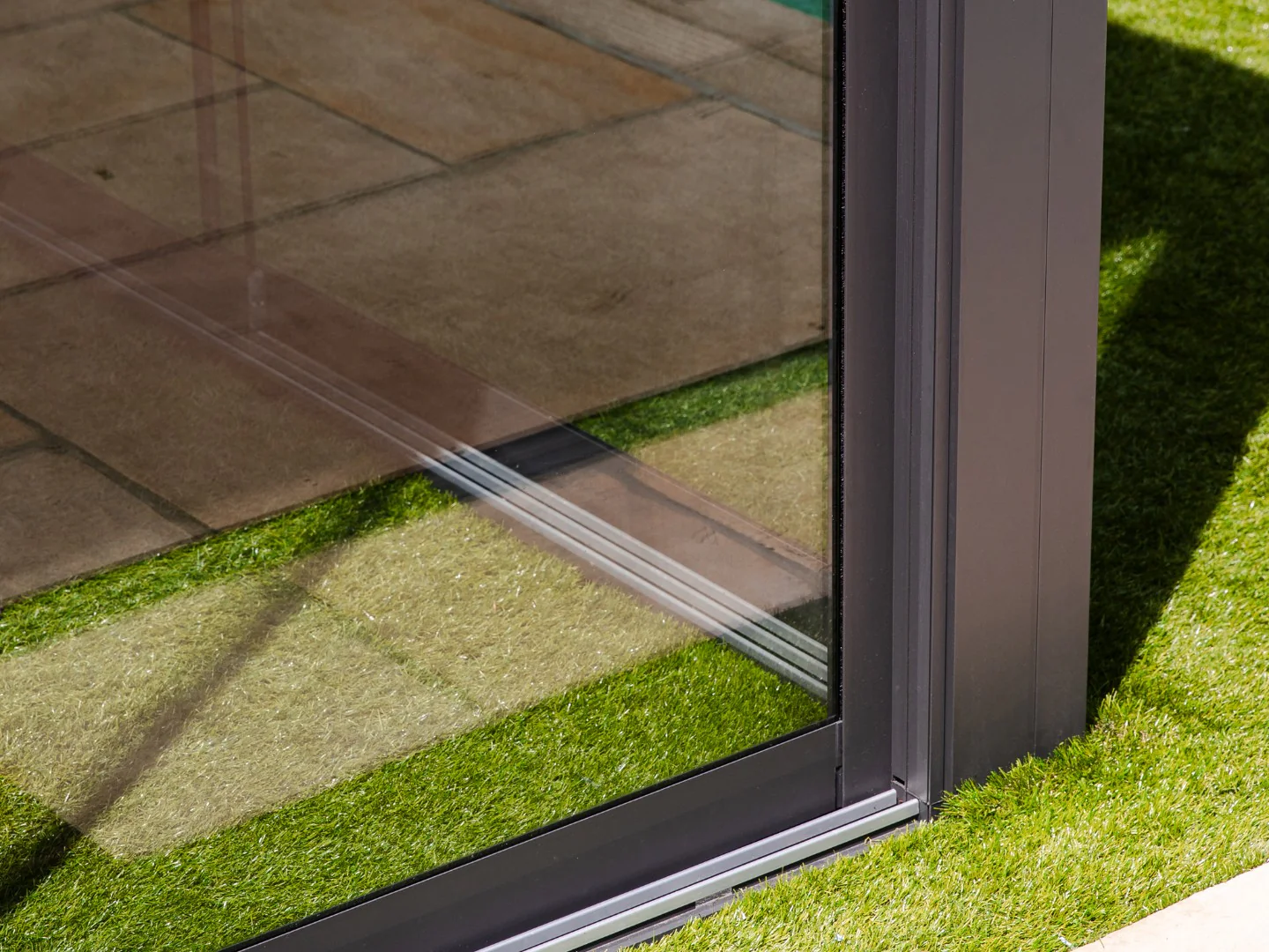 PERGOLUX Glass Wall - Image 5