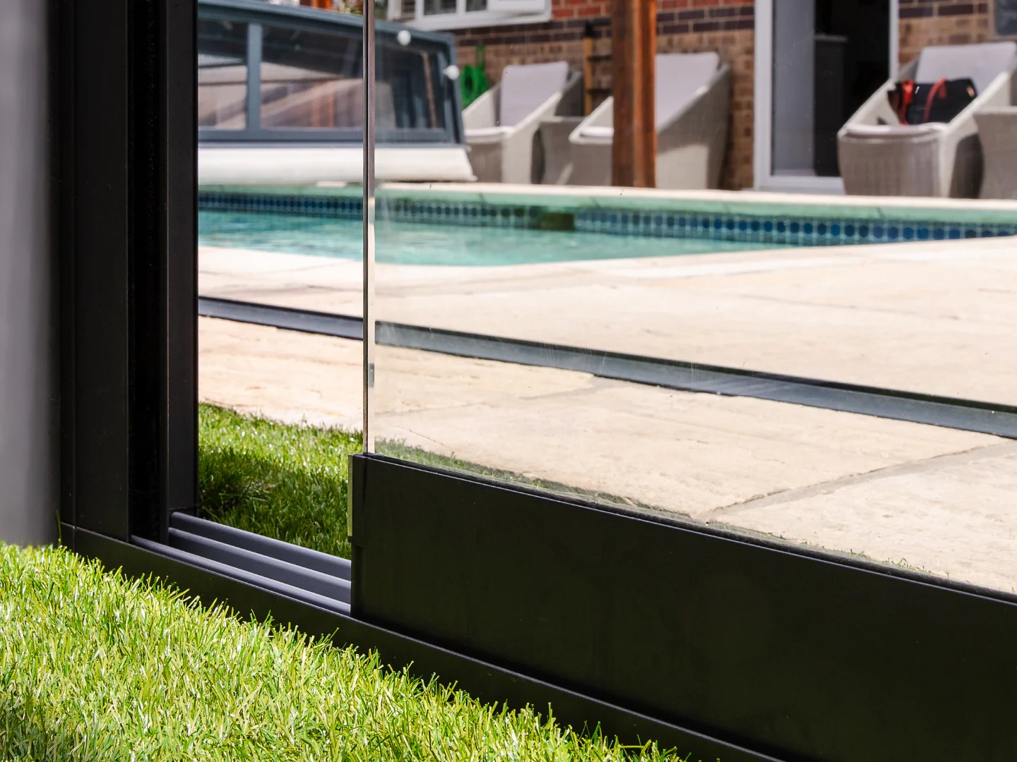 PERGOLUX Glass Wall - Image 6