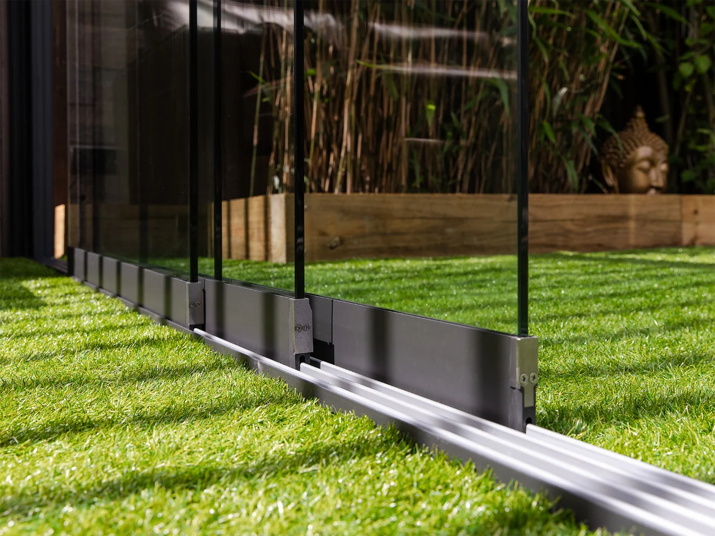 PERGOLUX Glass Wall - Image 7